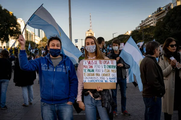 ブエノスアイレス アルゼンチン 2020年8月17日 検疫と正義を改革する政府の意図に抗議する人々 それは8ヶ月で行われた最も重要な抗議です — ストック写真