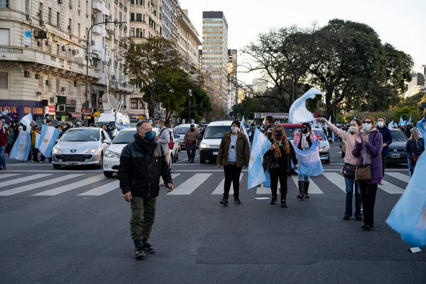 ブエノスアイレス アルゼンチン 2020年8月17日 検疫と正義を改革する政府の意図に抗議する人々 それは8ヶ月で行われた最も重要な抗議です — ストック写真