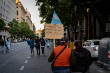 Buenos Aires, Arjantin - 08 / 17 / 2020: Karantinayı ve hükümetin adalet reformunu protesto eden insanlar. Son 8 ayda gerçekleşen en önemli protesto. 