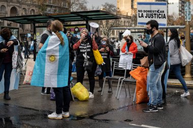 Buenos Aires, Arjantin - 08 / 26 / 2020: Hükümetin adalet reformunu protesto eden insanlar.  