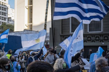 Buenos Aires, Arjantin - 08 / 27 / 2020: Hükümetin adalet reformunu protesto eden insanlar.  