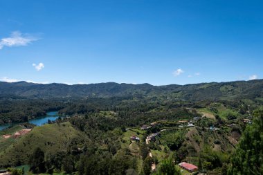 Guatape Gölü, Antioquia, Kolombiya manzarası