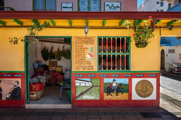 Guatape, Antioquia, Kolombiya - 02 / 06 / 2018: Guatape Town manzarası