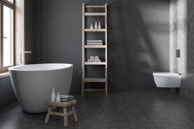 Büyük bir pencere, bir tuvalet ve raflar havlu ile lüks bir karanlık banyo beyaz küvette. 3D render