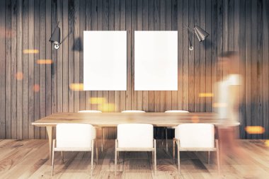 Ahşap duvar yemek odası iç uzun ahşap bir masa, çatı pencereleri ve iki sıra beyaz koltuklar. Poster Galeri 3d render sahte tonlu görüntü çift pozlama kadar bulanık