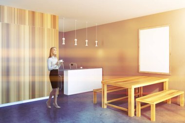 Büyük bir masa, iki banklar ve bir dikey çerçeve poster duvara bir rustik yemek odası iç iş kadını. 3D render sahte tonlu görüntü