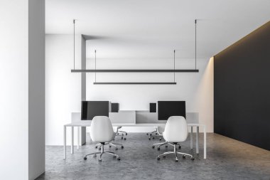 Beyaz ve siyah çağdaş ofis iç bir beton zemin ve satırlar boş ekranlar ile bilgisayar ile. 3D render alay