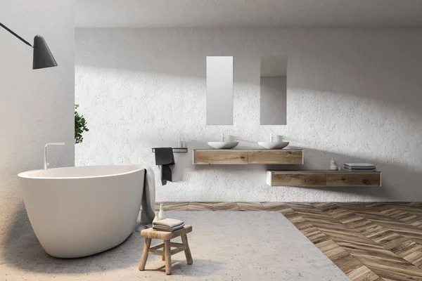 Çift Lavabo Beyaz Banyo Ahşap Zemin Bir Halıya Duvarın Yanında — Stok fotoğraf