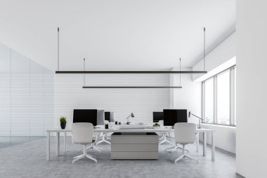 Açık alan modern şirket ofisi bir beton zemin, geniş pencereler ve bilgisayar tabloları satırları ile beyaz. 3D render alay