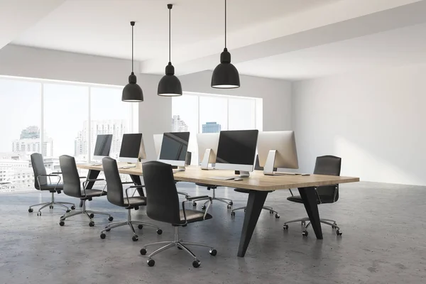 Büro Einer Modernen Firma Mit Weißen Wänden Betonboden Großen Fenstern — Stockfoto