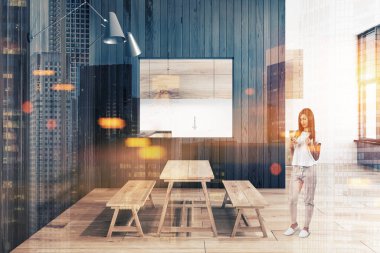 Koyu ahşap ve beyaz duvarlar, uzun ve dar ahşap bir masa ve yanında duran iki uzun banklar ile bir rustik mutfak iç kadında. 3D render sahte kadar çift tonlu görüntü pozlaması