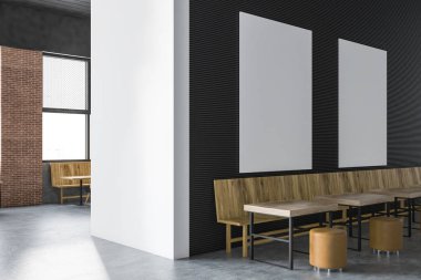 Gri ve tuğla duvarlar, onları boyunca ahşap tablolar ve banklar puan durumu ve bir cityscape içeren bir pencere ile bir lüks çatı restoran poster galeride. Bir yan görünümü 3d render alay