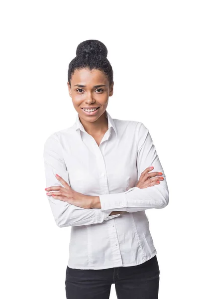 Sonriente Joven Afroamericana Confiada Que Lleva Una Camisa Blanca Pantalones —  Fotos de Stock