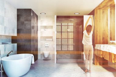 Klasik banyo iç beyaz ve siyah çini, ahşap duvar, duş, küvet, çift lavabo ve tuvalet. Bir kadın 3d render resim tonda