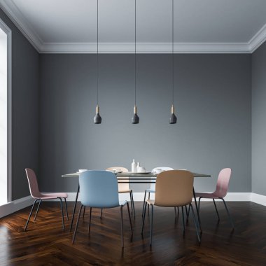 Gri duvar yemek odası iç ahşap zemin, pastel renk sandalye ve bir dizi üzerinde asılı lambalar etrafında ayakta çeşitli türleri içeren bir tablo ile. 3D render