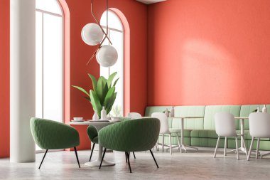 Yeşil koltuklar lüks restoran köşe kırmızı duvarlar, büyük kemerli pencereler ve sütunları ile. 3D render alay