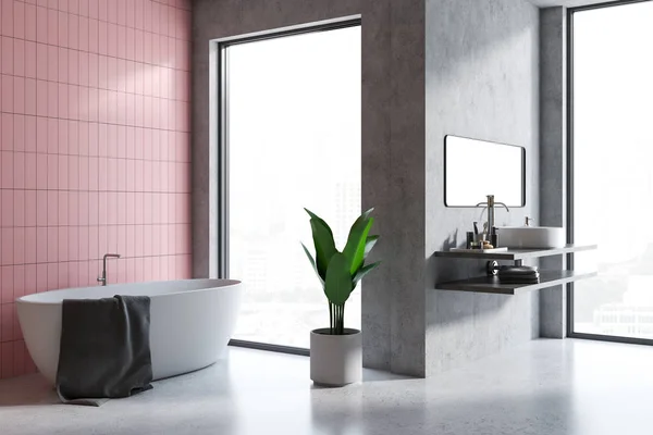 Ático Baño Interior Con Paredes Hormigón Baldosas Color Rosa Suelo — Foto de Stock