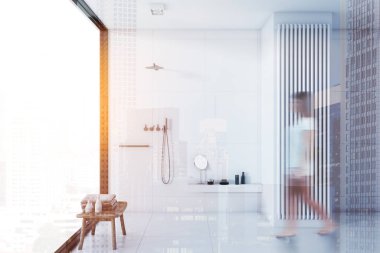 Kadın beyaz karo banyo iç beyaz seramik zemin, panoramik bir pencere ve bir duş. Rahat bir ev kavramı. 3D render sahte tonlu görüntü çift pozlama kadar bulanık