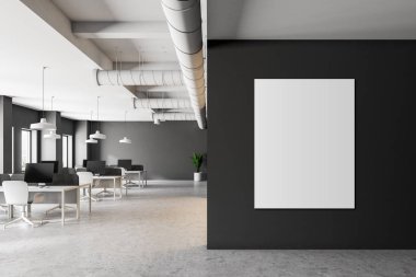 Beyaz bir zemin, çatı windows, basit beyaz masa ve sandalyeler ile koyu gri minimalist Ofis iç. Bilgisayar masaları üzerinde. Dikey boş poster duvara. 3D render alay