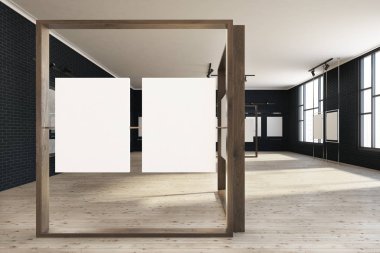 Siyah tuğla duvar posteri Galeri ile bir ahşap zemin ve tavan pencere eşiği. Cam ve ahşap duvarlar üzerinde asılı dikey boş posterler. Pazarlama, reklam ve Sanat Sergisi kavramı. 3D render alay