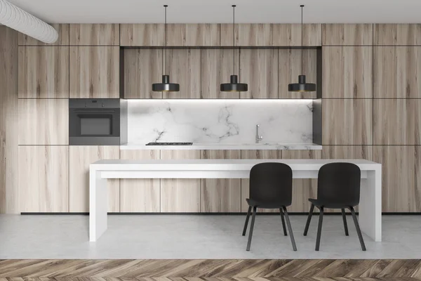 大理石厨房内饰与木台面与内置的器具和一个白色的狭窄的桌子与椅子 渲染模拟 — 图库照片
