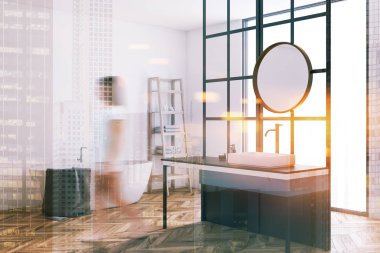 Çatı penceresi, beton zemin, bir lavabo bir yuvarlak ayna ve beyaz bir küvet ile modern bir banyo köşesinde. Beyaz duvarlar. Kadın 3d render kadar alay tonda görüntü çift pozlama