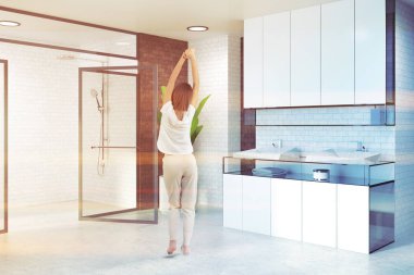 Fütüristik stil banyo iç beyaz bir zemin, tuğla duvarlar ve bir duş. Bir kadın. 3D render sahte tonlu görüntü