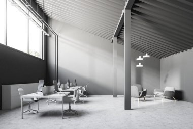 Gri duvar sanayi tarzı ofis iç bir beton zemin, uzun dar bir pencere ve Eğimli çatı. Sütunlar. 3D render alay