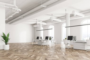 Modern şirket ofis iç beyaz bilgisayar masaları, kemerli pencereler ve bir ahşap zemin ile. İç Tasarım kavramı. Görüş açısı. Bir pot 3d render sahte kadar bitki.