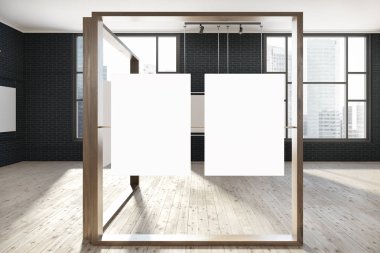 Siyah tuğla duvar afiş Galerisi ile bir ahşap zemin ve tavan pencere eşiği. Cam ve ahşap duvarlar üzerinde asılı dikey boş posterler. Pazarlama, reklam ve Sanat Sergisi kavramı. 3D render alay