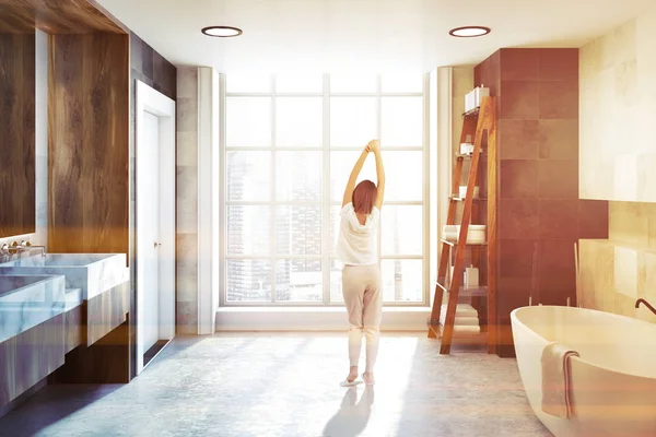 White Tiles Bathroom Interior Concrete Floor Large White Bathtub Closet — Stock Photo, Image