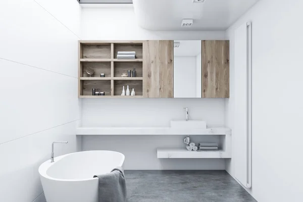 Beyaz Modern Banyo Ahşap Dolaplar Beyaz Bir Küvet Lavabo Ile — Stok fotoğraf