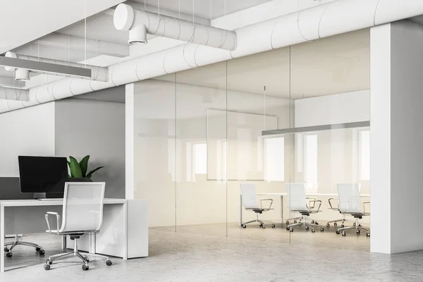 开放空间办公室和会议室内部有一个长桌子和白色的椅子站在它周围 渲染模拟 — 图库照片