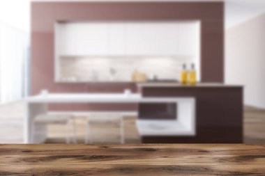 Bir ahşap zemin, beyaz ve kahverengi mutfak tezgahı ve çatı pencereleri ile kahverengi ve beyaz özgün mutfak iç. Bar. 3d render alay kadar bulanık