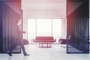 Loft windows ofis bekleme odası siyah kanepe ve koltuklar bir beton zemin üzerinde bir sehpa duran yakın ile. Yatay bir poster. Beyaz duvarlar. İşadamı 3d render alay tonda görüntü bulanık