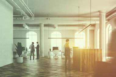 Kemerli windows office iç ahşap bir resepsiyon ile iş adamları. Beyaz duvarlar. Açık alan ofis alanı içinde belgili tanımlık geçmiş. 3D render sahte kadar çift tonlu görüntü pozlaması