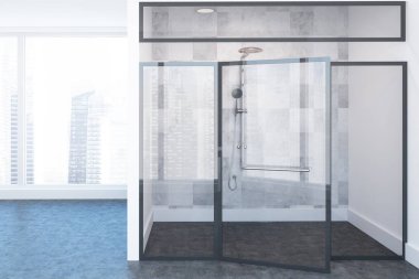 Bir beton zemin ve çatı penceresi yakınındaki bir cam duvar duş kabini ile beyaz çini lüks banyo iç. 3D render