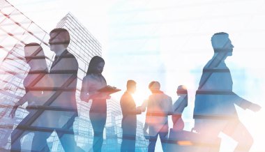 İş insanlar siluetleri. Sisli şehir arka plan. Bir modern şirket yaşam kavramı. Tonlu görüntü pozlama sahte katlayın.