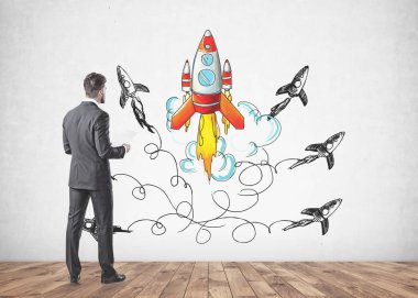 Gri takım elbise giymiş bir sakallı genç işadamı duran ve kağıtları tutarak. O iple çekiyor. Beton duvar arka plan a başlatılması kroki ile