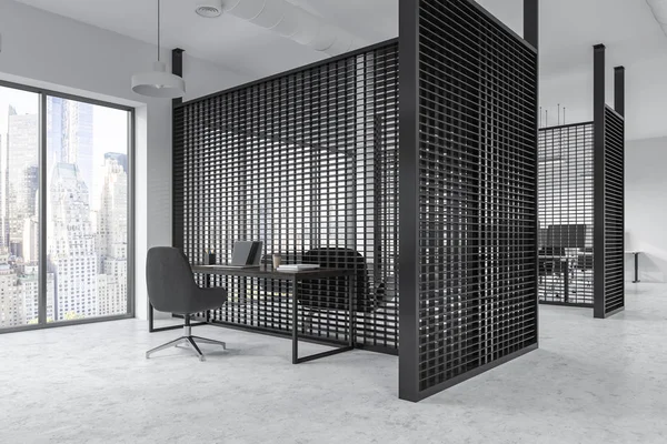 Beyaz bilgisayar sandalyeler ve siyah ofis koltukları ile siyah ofis kabinleri. Panoramik pencerelere. Yan görünümü. 3D render