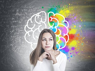 Baş ve omuz portre sarı saçlar beyaz ve yana doğru düşünme seyir ile güzel bir genç kadın. Bir kara tahta renkli beyin kroki ile