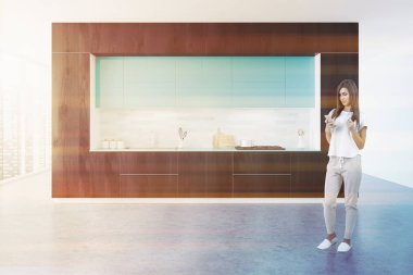 Siyah ve beyaz özgün mutfak iç bir beton zemin, siyah ve mavi mutfak tezgahı ve loft windows. Kadın 3d render alay tonda görüntüsü