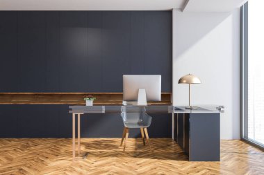 Koyu Gri duvarlar, çatı windows, ahşap zemin ve şık bilgisayar tablo Yöneticisi office iç. 3D render alay