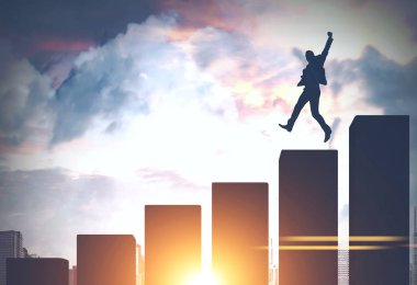 Çubuk grafik bir büyük şehir gökyüzü arka plan atlama bir genç işadamı silüeti. İş başarı kavramı. Resim sahte tonda