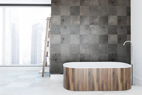 Luxusbadezimmer Mit Schwarzen Fliesenwänden Weißem Boden Einer Holzbadewanne Und Einem — Stockfoto
