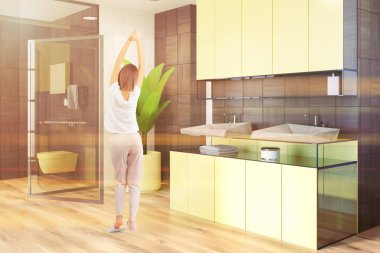 Beyaz ve siyah ahşap duvar banyo köşesi ile sarı bir çift lavabo ve iki saksı bitkileri yakın. Bir kadının yanına duş. 3D render sahte tonlu görüntü