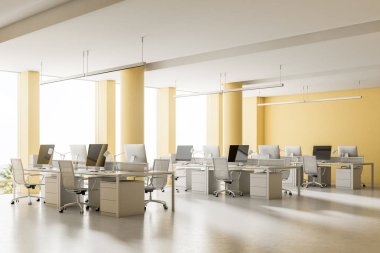 Bir beton zemin, Bilgisayar masaları, satır ve sütun içeren bir ferah sarı duvar ofis iç yan görünüm. 3D render alay