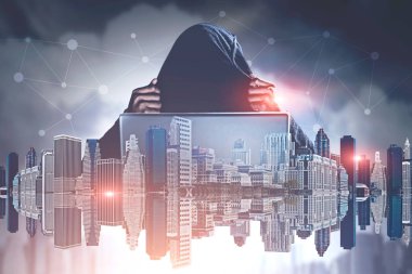 Tanınmayan genç hacker'ı olan diz üstü oturan bir siyah hoodie. Bir gece şehir arka plan. Siber güvenlik kavramı. Çift tonlu görüntü pozlaması