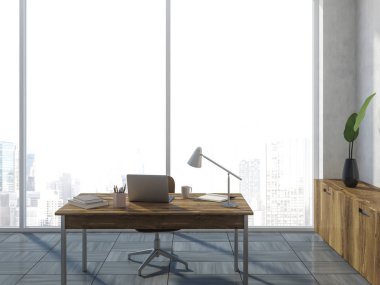 Beyaz duvarları office çalışma alanı ile çatı windows, bir bilgisayar ve çekmeceli ahşap bir dizi ile ahşap bir masa. 3D render alay