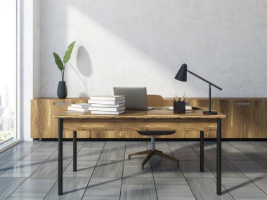 Beyaz duvarları office işyeri iç loft windows ile bir bilgisayar ve çekmeceli ahşap bir dizi ile ahşap bir masa. 3D render alay